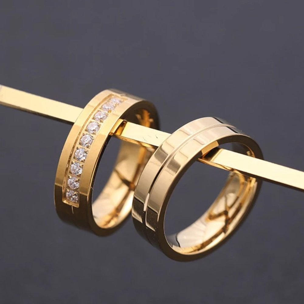 Gold ring with cubics. - Picture 4 of 5